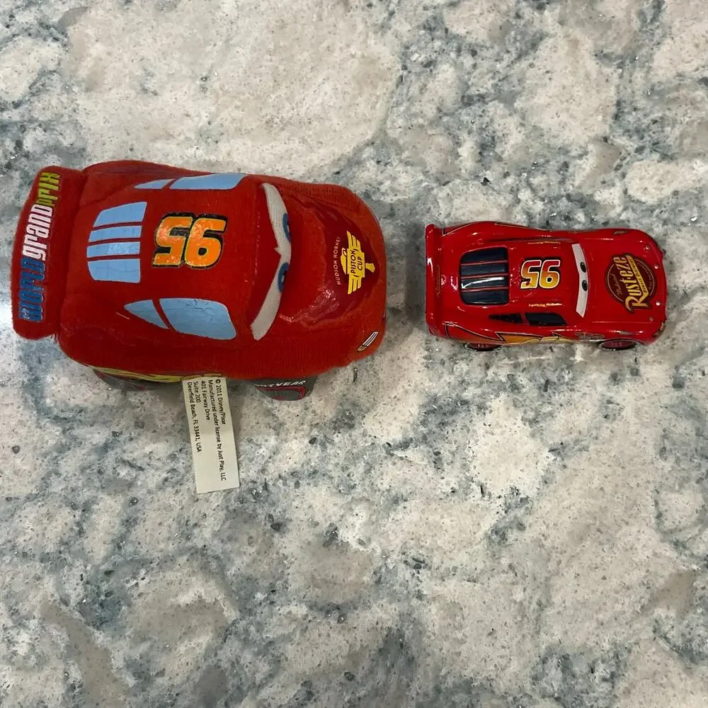 Disney Pixar Cars Diecast 1:55 Scale #95 Lightning McQueen Rust-eze Car & Plush